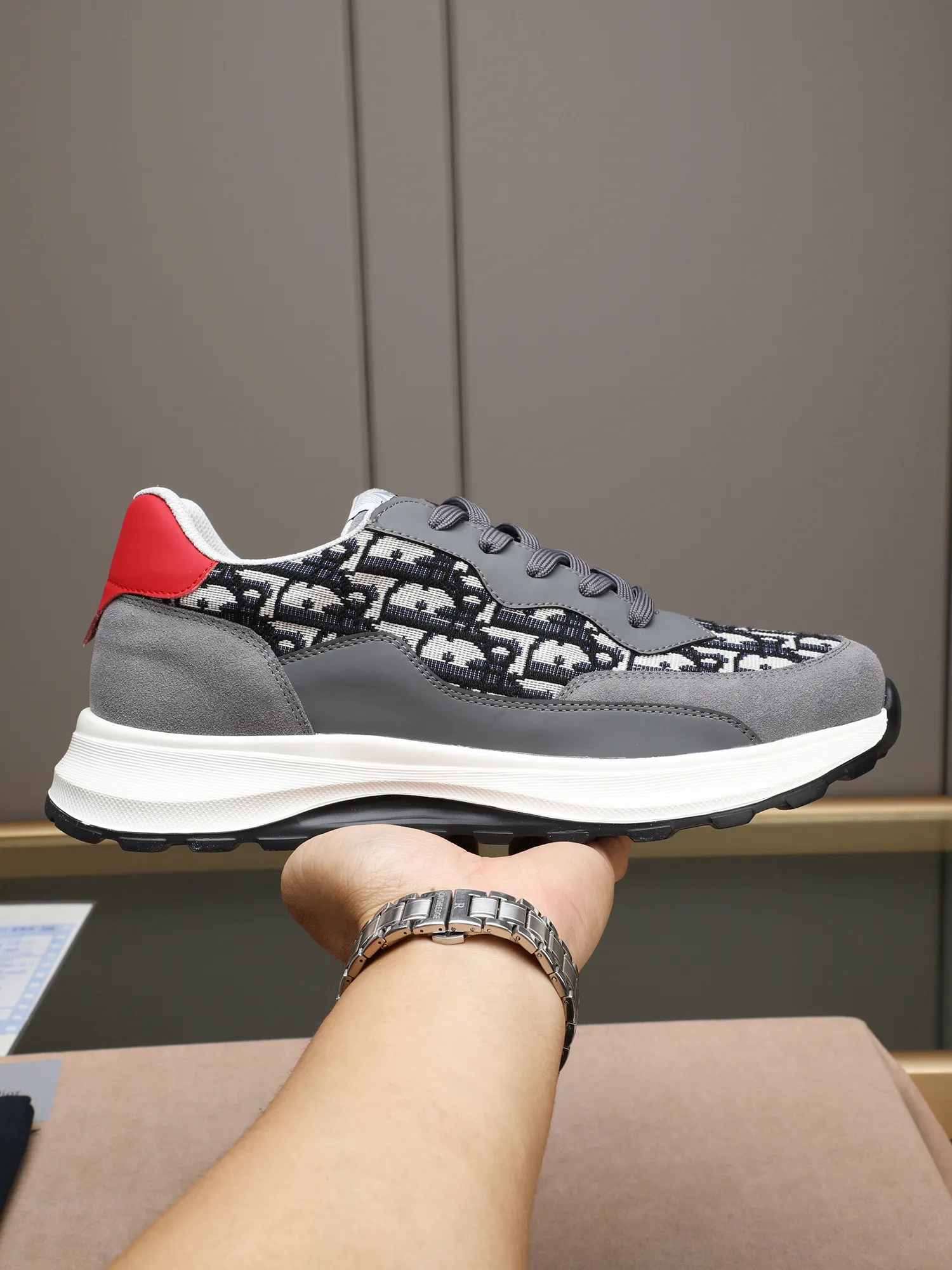 🆕🆕🆕Men's Shoes💰P460 Dior's avant-garde and versatile fashionable men's shoes are privately modeled, calfskin stitched with Dior's special waterproof fabric, fashionable, simple, stylish, eye-catching and classy. It will subvert old ideas and be a must-have for fashionistas who want to spend time with you! Must keep it for yourself! High-end comfort but low-end, high-end quality workmanship. Code number: 38-44 (45 customized) 4 colors for your choice [kiss][kiss][kiss]